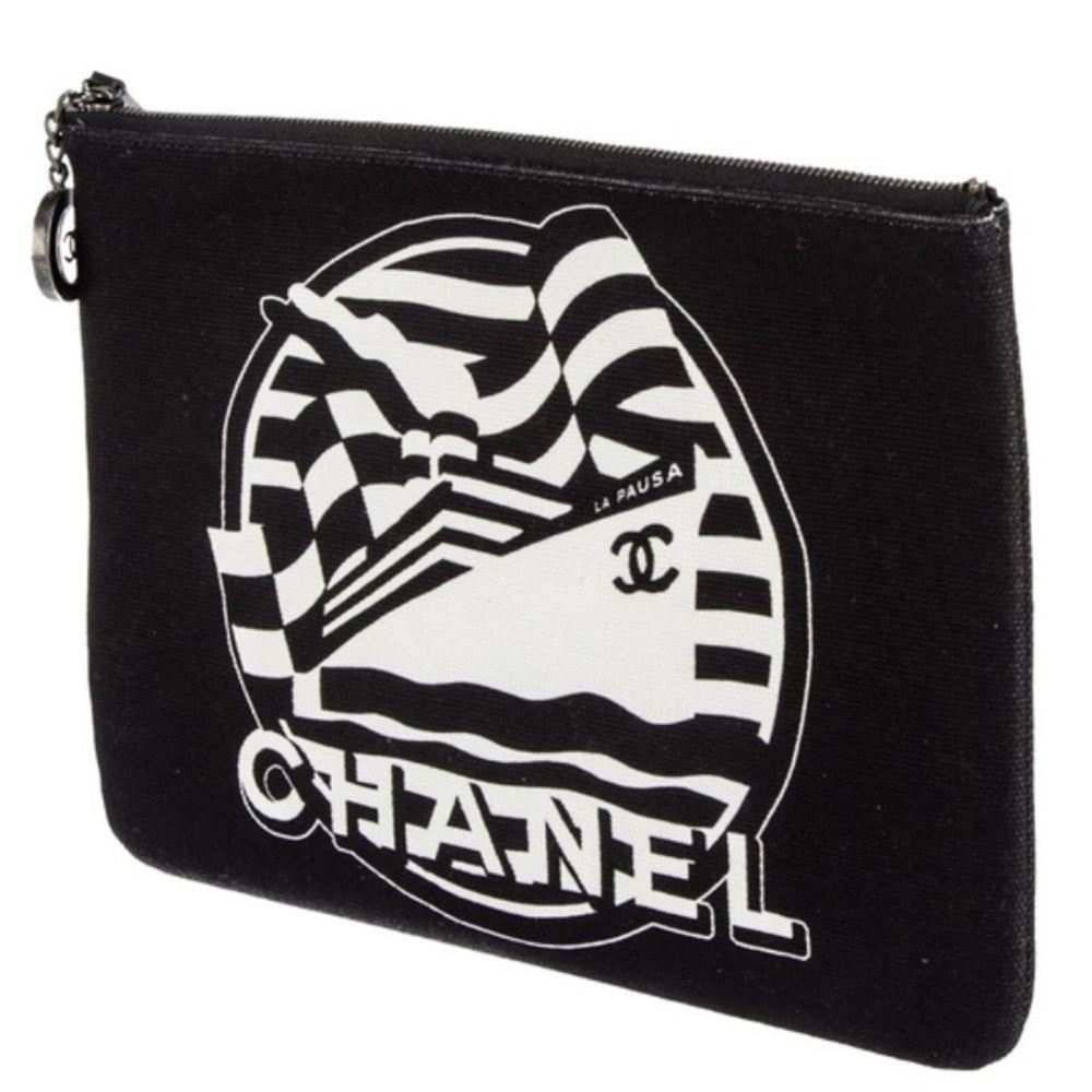 CHANEL La Pausa 2019 Cruise Collection O-Case